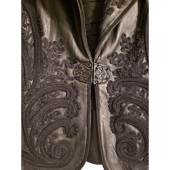 Peter Nygard | The Luxe Command Jacket – Embroidered Leather Statement - Size XL - Picture 3 of 6